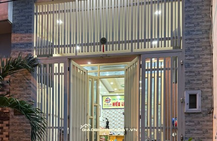 Chính chủ bán gấp nhà 2MT 3 tầng 6pn, đường xe hơi tại Đường số 11, Bình Tân