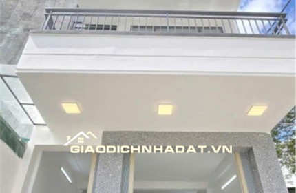 Nhà 2,5 tầng Đường Biệt Thự _ hẻm ô tô thông ] * Cách biển Trần Phú : 300m * Giá : 4,3 tỷ