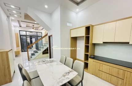 LÒ LU NHÀ MỚI LUNG LINH – 3 TẦNG – 4 PHÒNG NGỦ – HẺM XE HƠI – VỊ TRÍ CỰC ĐỈNH 3 CĂN RA MẶT TIỀN LÒ LU