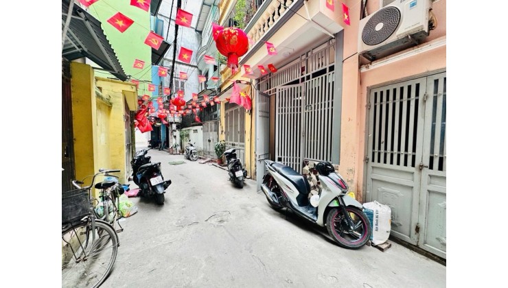 Trung tâm LÊ VĂN HIẾN 44m2  7,95 Tỷ LIỀN KỀ: HV TÀI CHÍNH + ĐH MỎ + CẢNH SÁT ND + BV ĐK PHƯƠNG ĐÔNG - PHÂN LÔ - Ô TÔ ĐỖ CỬA - NGÕ THÔNG - KINH DOANH