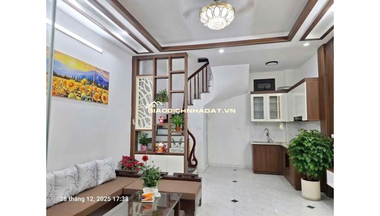 CHO THUÊ NHÀ 318 NGỌC TRÌ – 5 TẦNG , FULL NỘI THẤT, CHỈ 8 TRIỆU/THÁNG