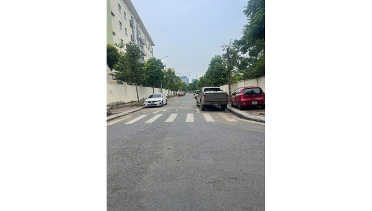 Trung tâm LÊ VĂN HIẾN 44m2  7,95 Tỷ LIỀN KỀ: HV TÀI CHÍNH + ĐH MỎ + CẢNH SÁT ND + BV ĐK PHƯƠNG ĐÔNG - PHÂN LÔ - Ô TÔ ĐỖ CỬA - NGÕ THÔNG - KINH DOANH