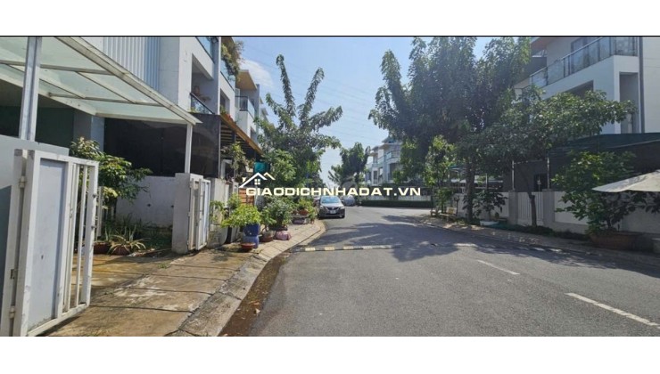Bán nhà thô Khang Điền Mega Village 75m2, 3 tầng, sổ hồng