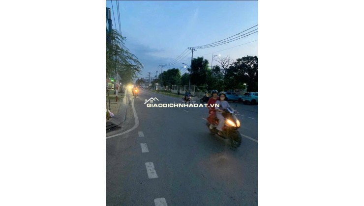 Bán đất thổ cư 147.1m2 hẻm xe hơi ngay thị trấn Hóc Môn