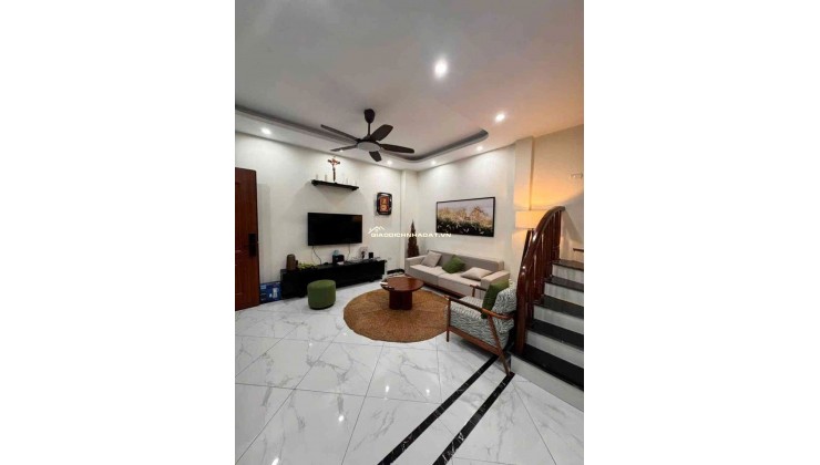  5 Tầng Mới Kính Kooong – 3,95 TỶ- Gần Chung Cư Lộc Ninh 