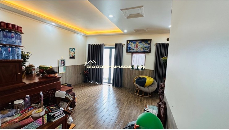 Bán nhà 4 tầng diện tích lớn 240m2 tại đường Trung Mỹ Tây 17 Quận 12 giá 13.8 tỷ sổ hồng riêng