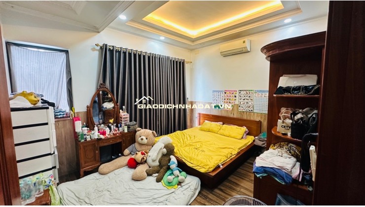 Bán nhà 4 tầng diện tích lớn 240m2 tại đường Trung Mỹ Tây 17 Quận 12 giá 13.8 tỷ sổ hồng riêng