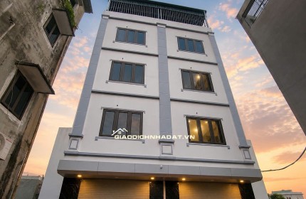 5 Tầng Mới Kính Kooong – 3,95 TỶ- Gần Chung Cư Lộc Ninh 