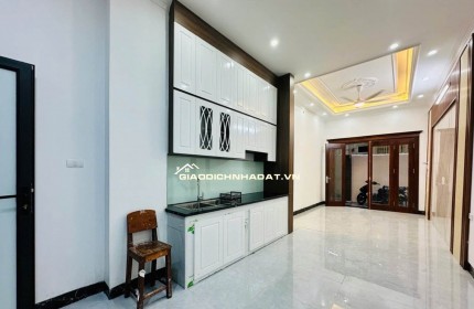 BÁN nhà tt văn hoá nghệ thuật ĐỐNG ĐA- đầu tư hoặc giữ tiền chỉ 10ty TL mạnh