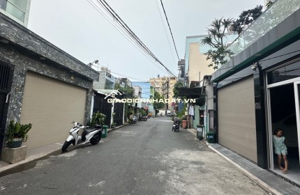 Bán nhà 4 tầng diện tích lớn 240m2 tại đường Trung Mỹ Tây 17 Quận 12 giá 13.8 tỷ sổ hồng riêng