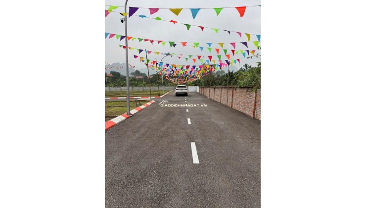 HƠN 300 TRIỆU ĐẤT TRUNG TÂM DU LỊCH LẠC THỦY    Gần Chùa Tiên – Đầm Đa 2 phút đến Cụm CN Phú Thành  3 phút tới khu nghỉ dưỡng Cáp Treo Hương Bình 120ha  5 phút tới Utopia Resort 200ha  Sát Minh Anh Resort
