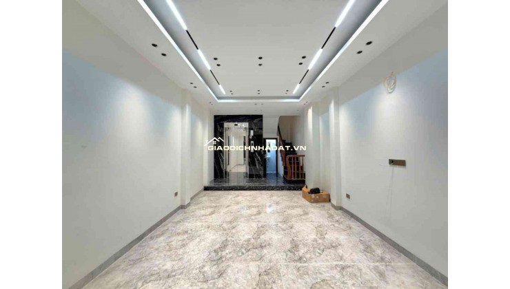 Bán nhà Long Biên 9 tỷ 40m Gara,Thang máy,nhà mới