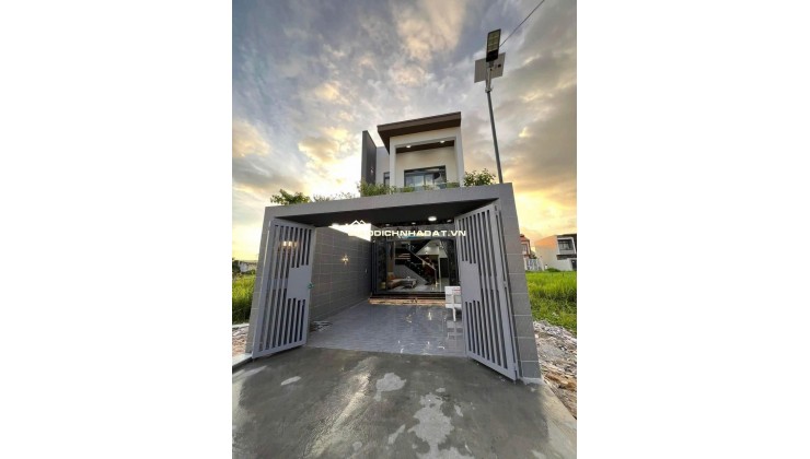 CHỦ NGỘP BÁN HẠ GIÁ 200tr NHÀ LẦU 3 PHÒNG NGỦ GẦN BỜ KÈ BỬU LONG