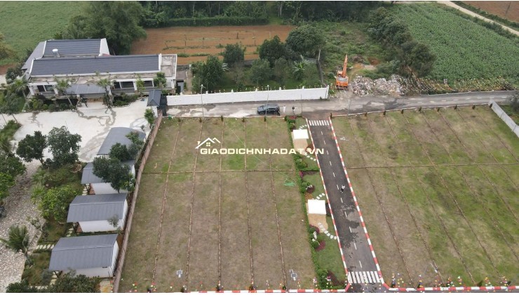 HƠN 300 TRIỆU ĐẤT TRUNG TÂM DU LỊCH LẠC THỦY    Gần Chùa Tiên – Đầm Đa 2 phút đến Cụm CN Phú Thành  3 phút tới khu nghỉ dưỡng Cáp Treo Hương Bình 120ha  5 phút tới Utopia Resort 200ha  Sát Minh Anh Resort