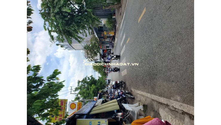 Đất mặt tiền đường Thái Thị Giữ  Diện tích 242m², mặt tiền rộng, không gian phía trước thoáng và thuận tiện cho việc đi lại.