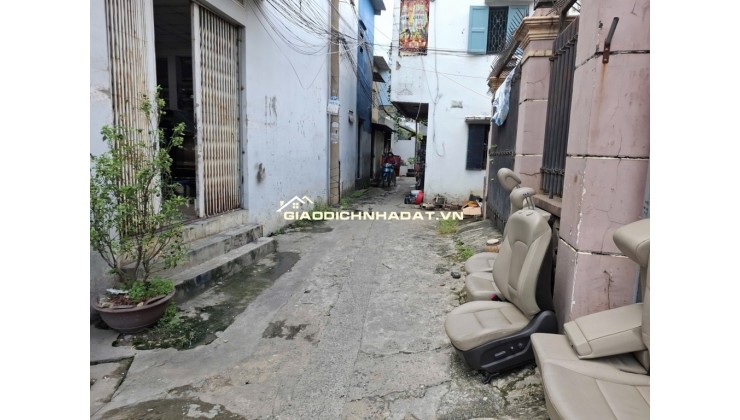 Nhà cấp 4 gần ngã tư An Sương.  Diện tích: 40m². Hiện trạng nhà cấp 4, phù hợp với nhu cầu ở hoặc cải tạo lại theo nhu cầu sử dụng.