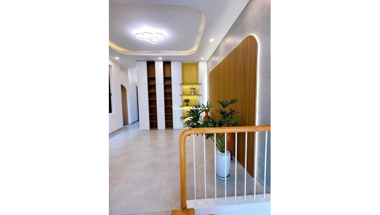CHỦ NGỘP HẠ GIÁ 200 TRIỆU – BÁN GẤP NHÀ LẦU NGAY CHANSING ĐỒNG KHỞI