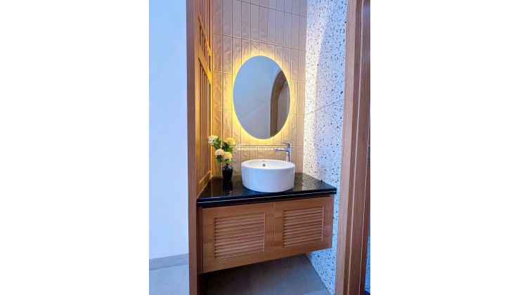 CHỦ NGỘP HẠ GIÁ 200 TRIỆU – BÁN GẤP NHÀ LẦU NGAY CHANSING ĐỒNG KHỞI