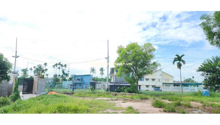 Chủ cần bán đất tặng căn nhà cấp 4. đang cho thu nhập ổn định. giá cực tốt chỉ ngang với giá nhà sổ chung.