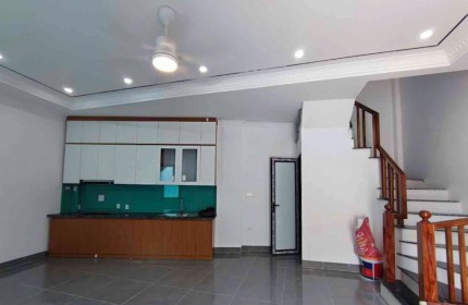 Chính chủ gửi bán căn nhà phân khúc cực hiếm tại Thôn Hoằng ,Lạc Đạo