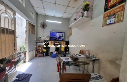 Nhà cấp 4 gần ngã tư An Sương.  Diện tích: 40m². Hiện trạng nhà cấp 4, phù hợp với nhu cầu ở hoặc cải tạo lại theo nhu cầu sử dụng.