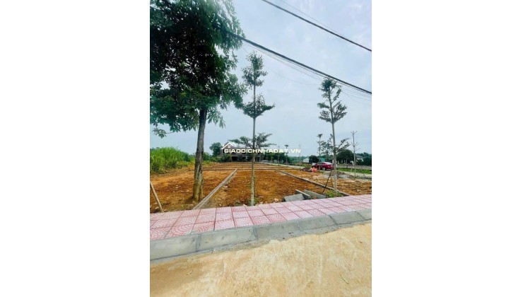 Bán đất làn 2 Phú Cát (Hòa Thạch) 100m2 full thổ, gần đường DH09 giá 2,3 tỷ.