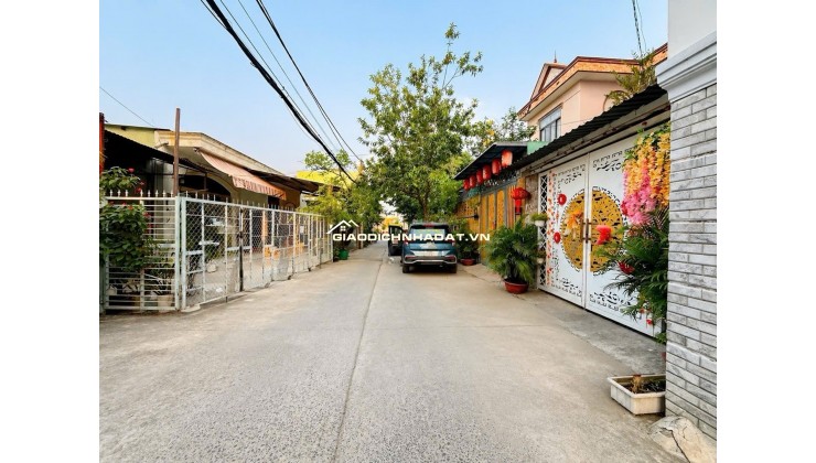 Nhà cấp 4 gần ngay cầu Phú xuân: 6.5x16.6 ( xe hơi đậu trong nhà), rộng rãi thoáng mát, thích hợp làm văn phòng hoặc xây biệt thự nghỉ dưỡng.