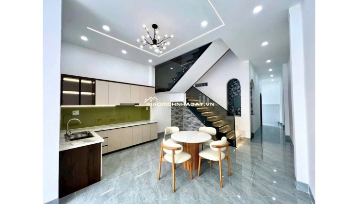 Bán nhà lầu tân cổ điển chỉ 2 tỷ gần vòng xoay Kim Hằng Tân Uyên