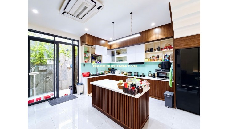 Bán Nhà Chính Chủ Là Kiến Trúc Sư Xây - Huỳnh Tấn Phát- P. Phú Thuận - 3 Tầng - Ngang 5m- Có Ô Lắp Thang Máy, chỉ 7.99 Tỷ
