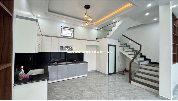 ĐỒNG THÁI 3 TẦNG - NGÕ Ô TÔ ĐỖ CỬA - 3 NGỦ kín - 2,35đ