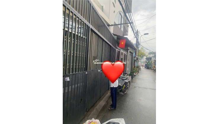 Cho thuê nhà mặt nguyên căn có gác, có thể kinh doanh và ở lại.