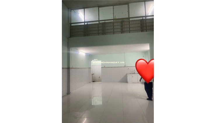 Cho thuê nhà mặt nguyên căn có gác, có thể kinh doanh và ở lại.
