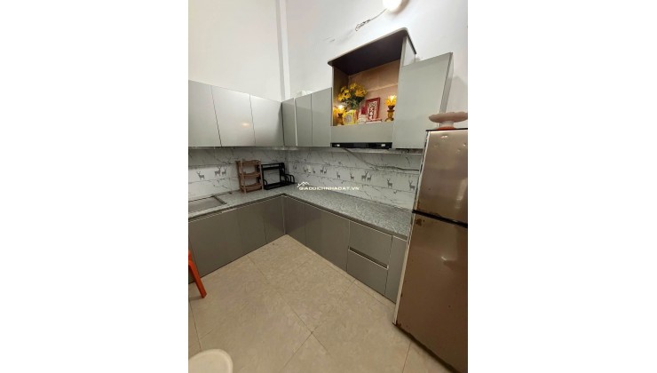 Nhà 3 tầng, kiệt Đống Đa 6m, kiệt rộng thông thoáng có thể kinh doanh, thông ra được đường Lý Tự Trọng, nhiều tiện nghi xung quanh..