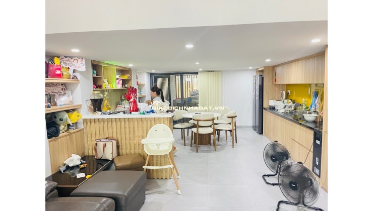 ÁN NHÀ MẶT TIỀN HUY CẬN – HÒA CƯỜNG  ĐỐI DIỆN CÔNG VIÊN, NHÀ ĐẸP 2,5 TẦNG 
 THÔNG TIN CĂN NHÀ:
 Diện tích: 70