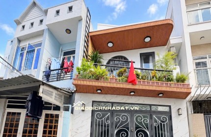 Bán nhà Quận 7 - Bùi Văn Ba 60m2 2tầng 3PN, Nội thất xịn, Ngang 4.3m, Hẻm 4m thông, 7.X tỷ