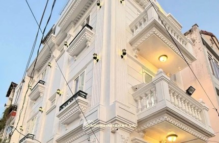 Bán nhà Quận 7 - Huỳnh Tấn Phát 62m2 4tầng 4PN - Ngang 5.7m - Căn góc Ô Tô đỗ Cửa - 8.2 tỷ
