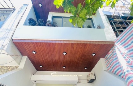 ÁN NHÀ MẶT TIỀN HUY CẬN – HÒA CƯỜNG  ĐỐI DIỆN CÔNG VIÊN, NHÀ ĐẸP 2,5 TẦNG 
 THÔNG TIN CĂN NHÀ:
 Diện tích: 70